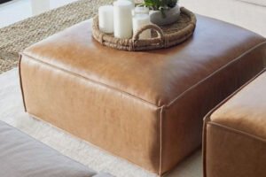 Puf XL en Piel Color Miel – Estilo Orgánico Minimalista