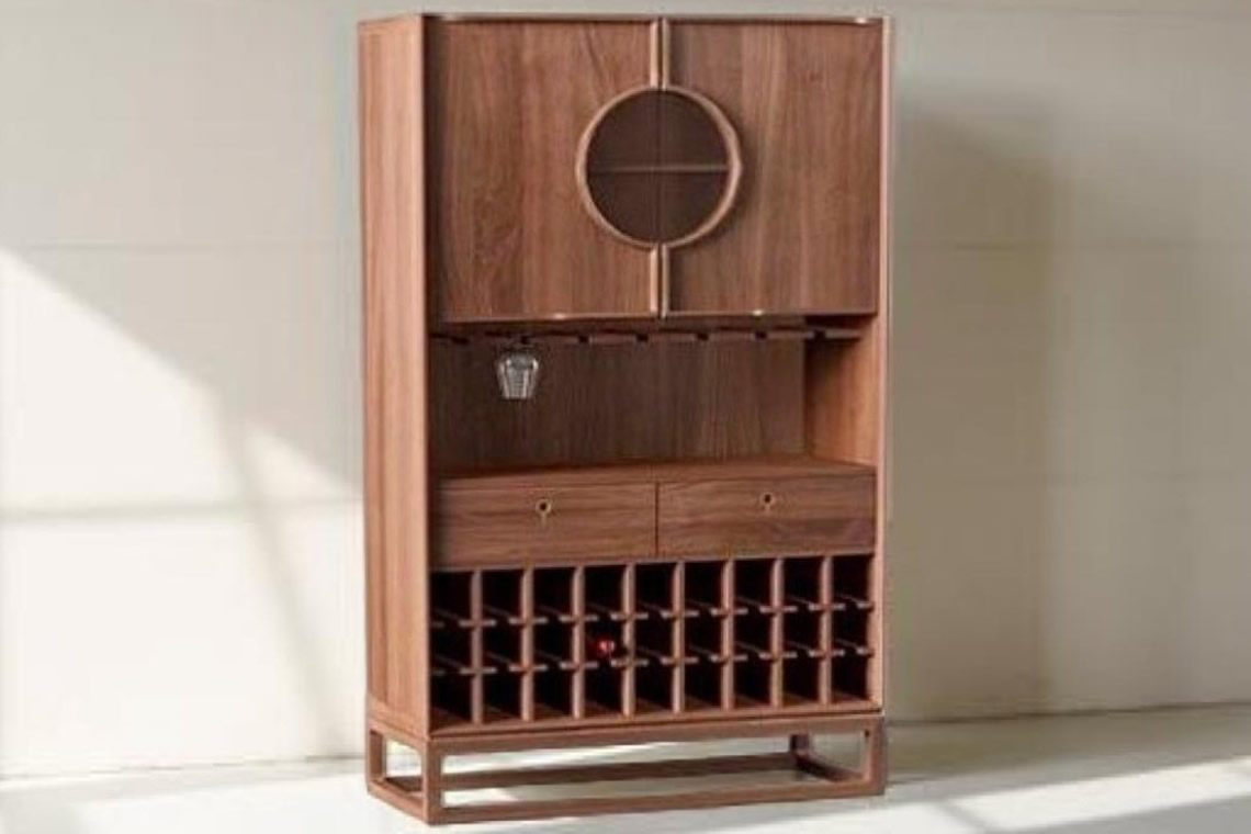 Bar de Madera Natural con Diseño Geométrico – Estilo Escandinavo