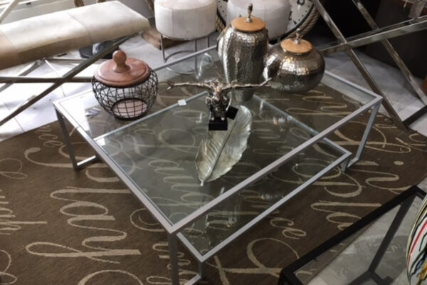 Mesa de Centro Moderna con Estructura de Aluminio y Cristal