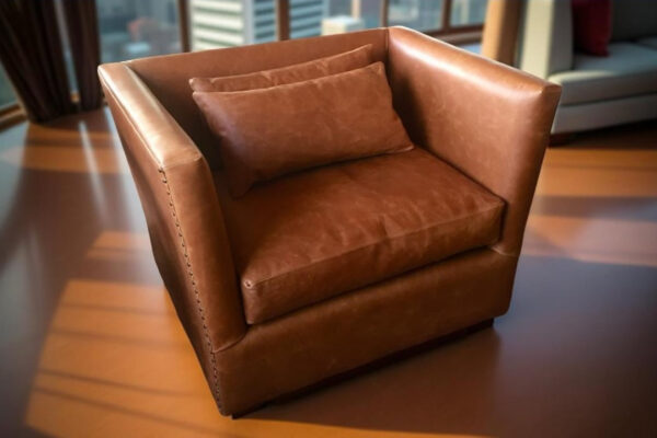 Sillón Estilo Loft con Piel Cognac y Tachuelas Laterales